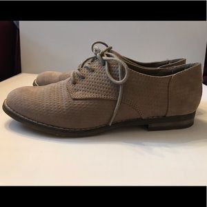 Indigo Rd Gray Suede Lace Up Shoes